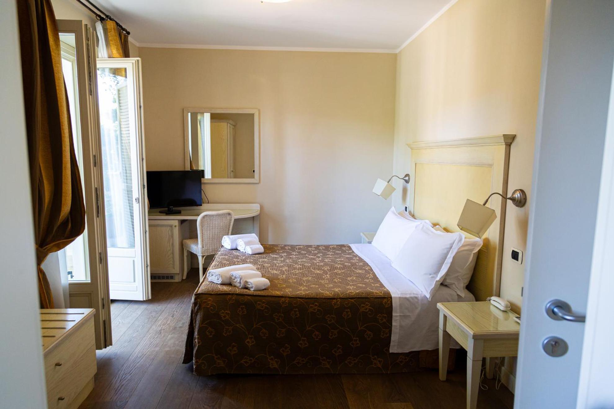 Hotel Villa Tiziana Marina di Pietrasanta Exterior photo