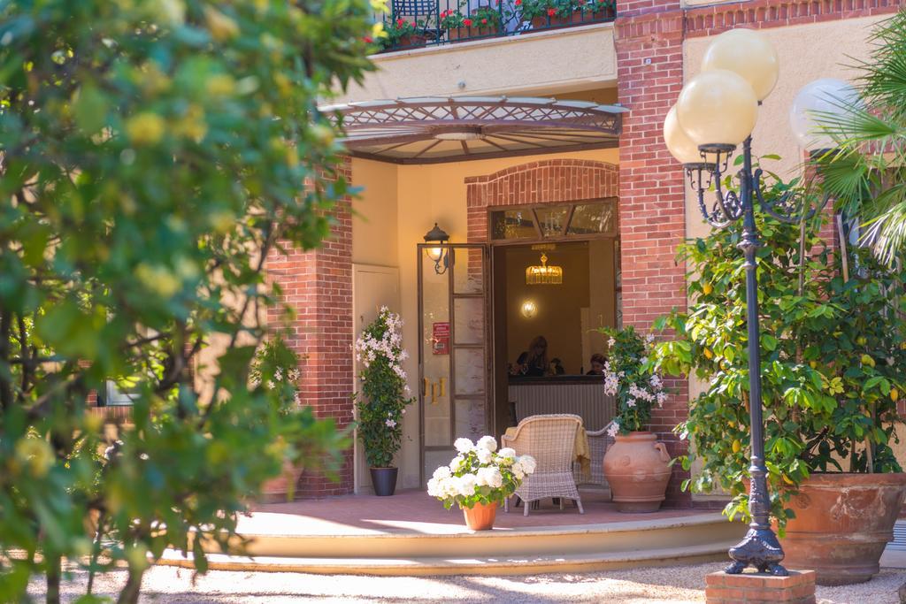 Hotel Villa Tiziana Marina di Pietrasanta Exterior photo